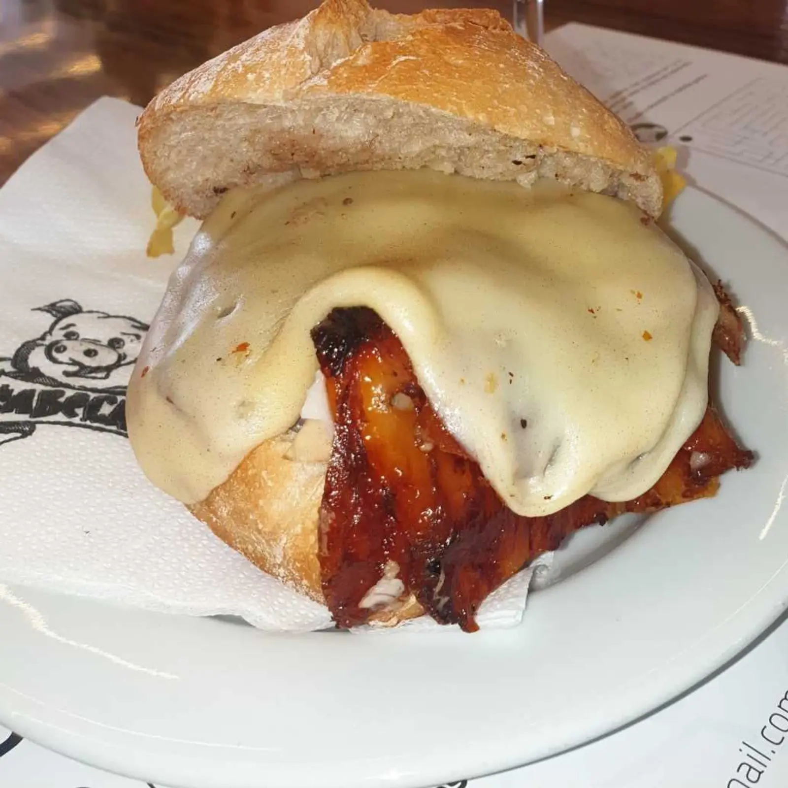 Sandes de Linguiça com Queijo Gouda